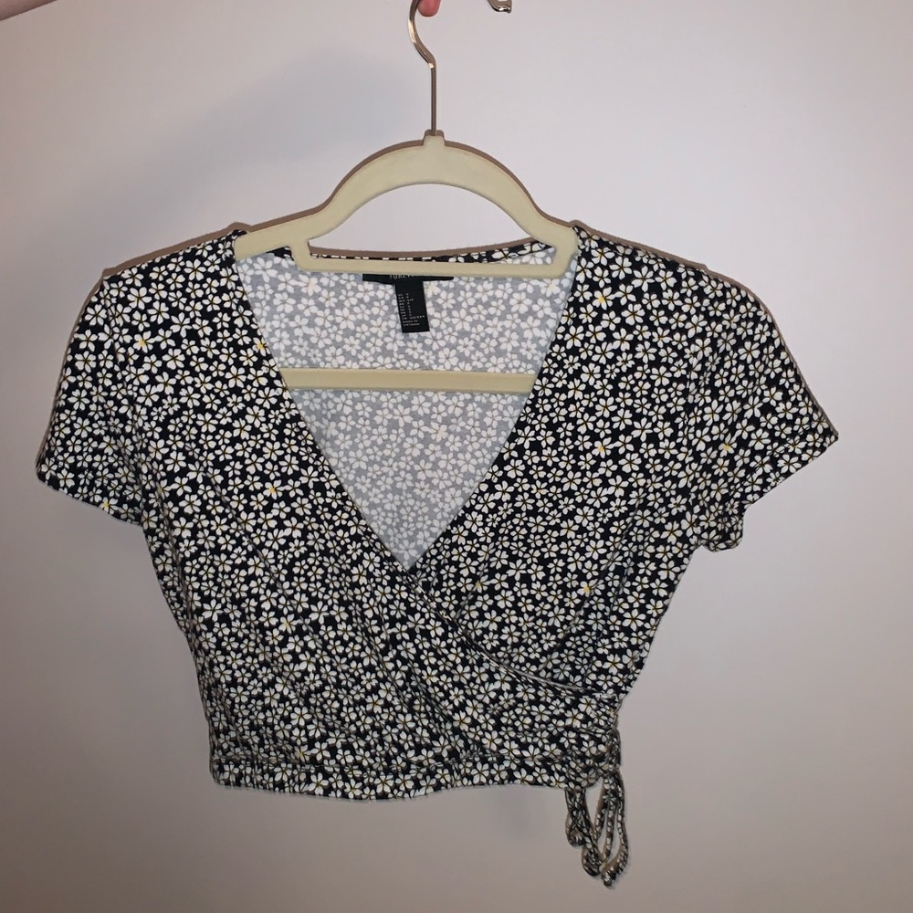 FOREVER 21 V NECK FLORAL CROP TOP